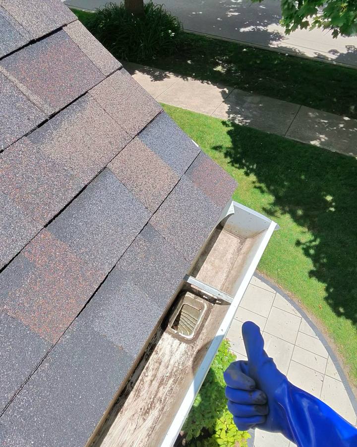 gutter close up after
