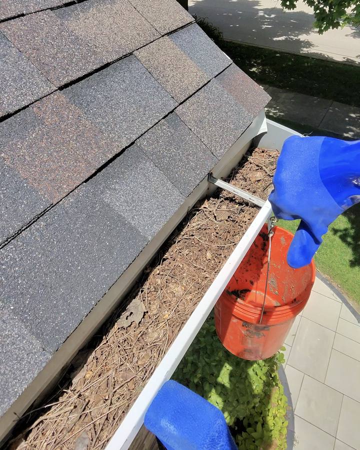 gutter close up before